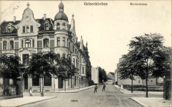 Postcard Gelsenkirchen in the Ruhr area, residential building, Munkelstraße, city view, historical architecture
