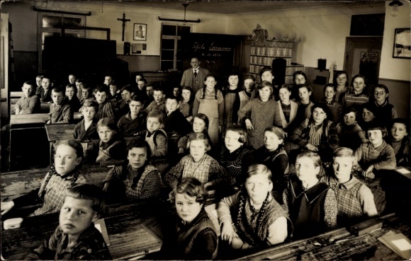 Photo KP Birnau Uhldingen Mühlhofen am Bodensee, children at school