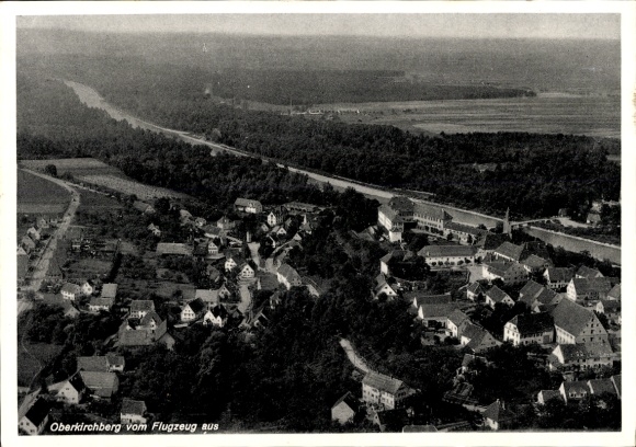 Ak Oberkirchberg Illerkirchberg in Württemberg, Luftaufnahme von  Häuser, Landschaft, Fluss