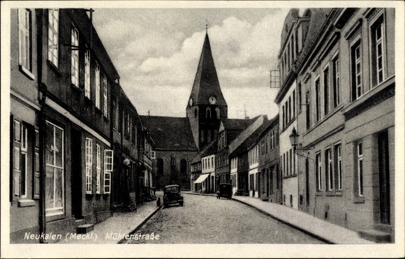 Postcard Neukalen Mecklenburg Vorpommern, Mühlenstraße, view of the church