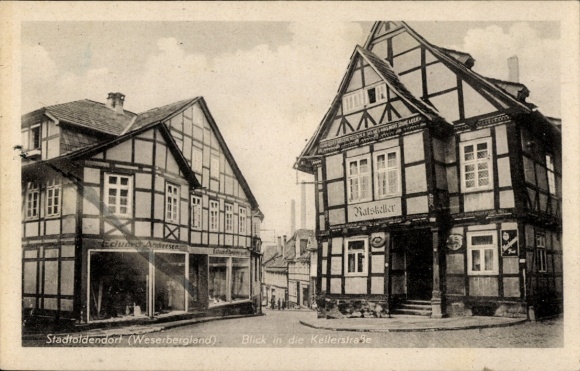 KP Stadtoldendorf w Dolnej Saksonii, widok na Kellerstraße, Ratskeller, sklep