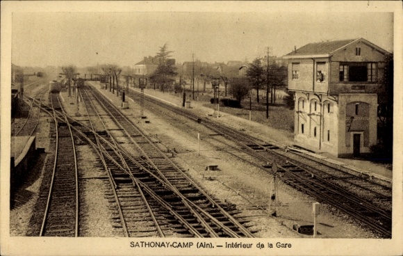 Ak Sathony Camp Ain, treinstation