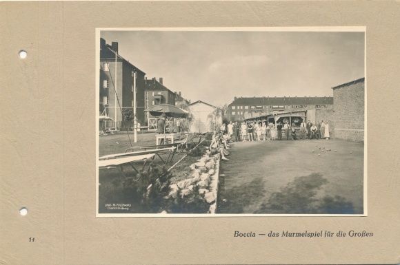 Photo Berlin Weißensee, Trumpf Schokoladenwerke, works settlement, boccia game