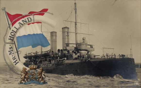 Ansichtkaart Nederlands oorlogsschip, Dhr. Mevr. Holland, vlag, wapen