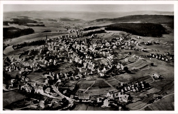 Ak Oberkirnach St. Georgen im Schwarzwald, Luftaufnahme, hoher Blickwinkel, Landschaft, zahlreich