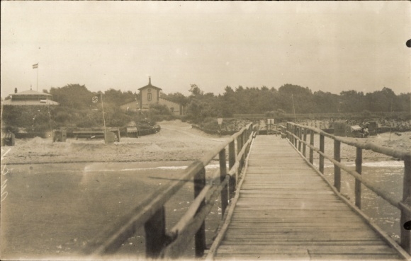 Photo Postcard Wustrow in Wendland?, general view, footbridge