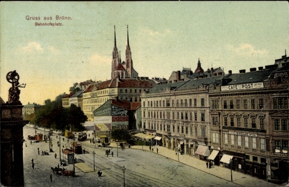 Ak Brno Brünn Südmähren, Bahnhofsplatz, Kirchtürme, Café Post
