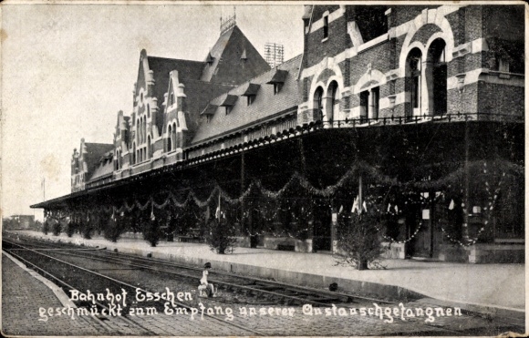 Postcard Esschen Essen Flanders Antwerp, train station, decorated to welcome the exchange prisoners