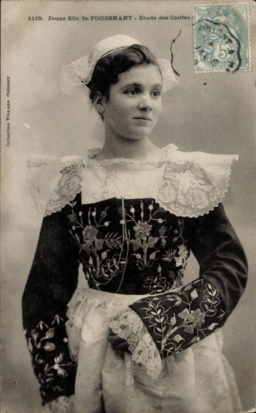PC Fouesnant Finistère, woman in Breton costume