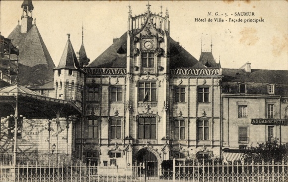 Postcard Saumur Maine et Loire, Hôtel de Ville, main facade