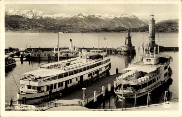 PC Lindau in Lake Constance, harbor area with signal tower and steamer