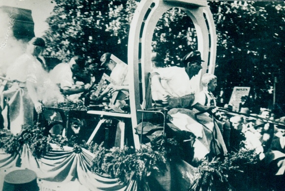 Collective picture picture documents of our time No. 136, Pirna, 700th anniversary 1933, pageant, smithy