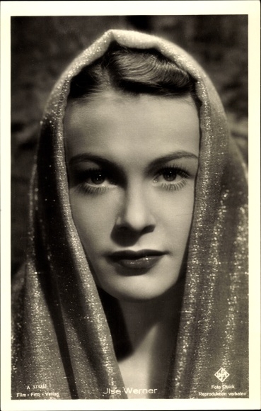 Postcard actress Ilse Werner, portrait with headscarf, Ufa Film