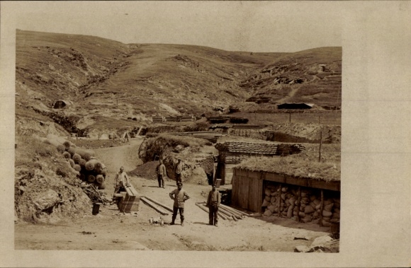 KP Macedonia, miejscowi
