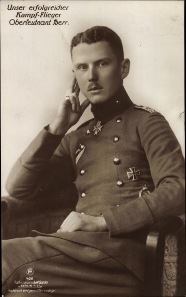Ak Kampfflieger Oberleutnant Berr, Portrait, Eisernes Kreuz, Orden, RPH, Sanke 426