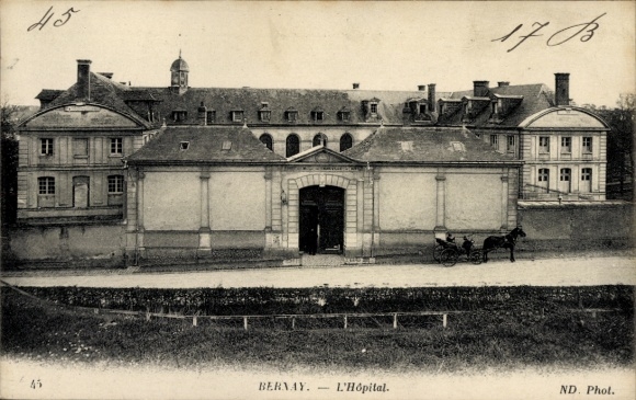 Ak Bernay Eure, Historisches Krankenhausgebäude, Pferdewagen, Fotograf ND. Phot.