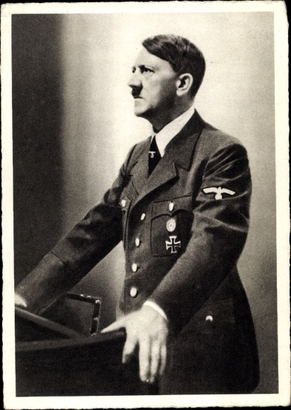 Ak Führer und Reichskanzler Adolf Hitler, Reichstagssitzung 1939, Portrait am Rednerpult