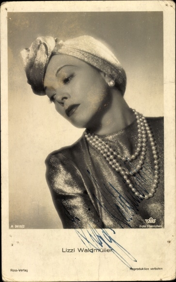 Ak Schauspielerin Lizzi Waldmüller, Portrait, Perlenkette, Ross A 3418 2, Autogramm