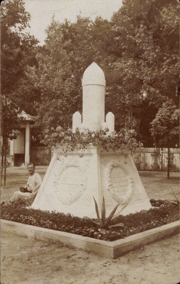 Foto Ak Neu Babelsberg Potsdam, Kriegerdenkmal, Restaurant Lindenpark, Stahnsdorfer Straße 76