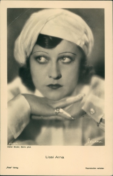Ak Schauspielerin Lissi Arna, Portrait, Kappe