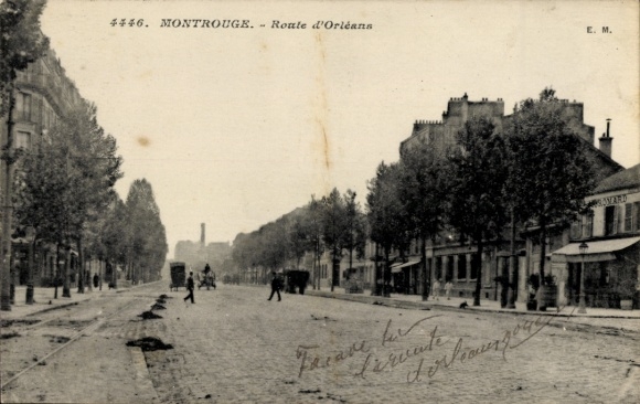 Postcard Montrouge Hauts de Seine, black and white, street with trees, cars and pedestrians