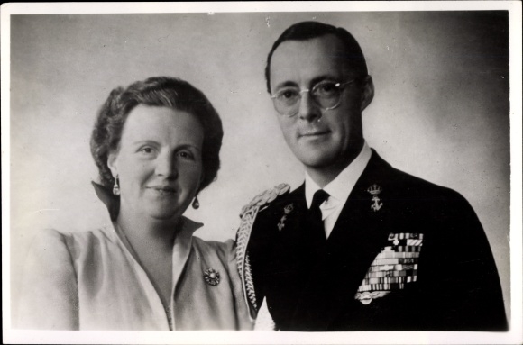 Postcard Queen Juliana of the Netherlands, Prince Bernhard