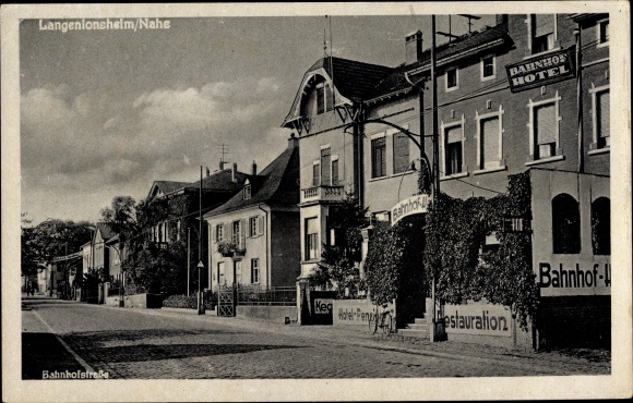 Postcard Langenlonsheim an der Nahe Pfalz, Bahnhof Hotel, Bahnhofstrasse