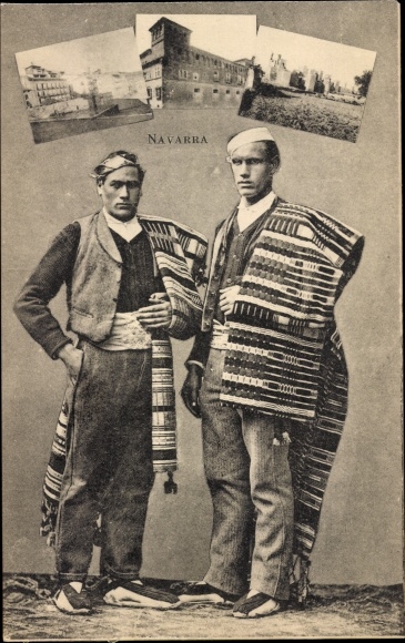 PC Navarra, men in traditional costume