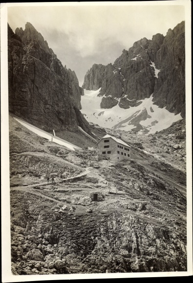 Photo South Tyrol Italy, Sassolungo Hut, mountain landscape, Plattkofel