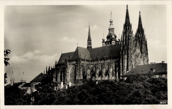 Ak Hradčany Hradschin Praha Prag Tschechien, St. Veitsdom, gotische Architektur, hohe Türme,  Seh