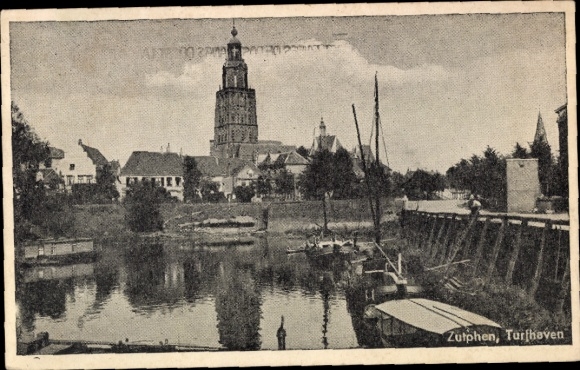 Ak Zutphen Gelderland , Turfhaven, Stadtansicht, Wasser, Boote, Kirchturm