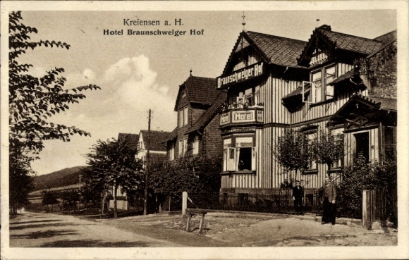 Ak Kreiensen Einbeck, Hotel Braunschweiger Hof, Gebäude mit Holzverkleidung, Bäume an der Straße