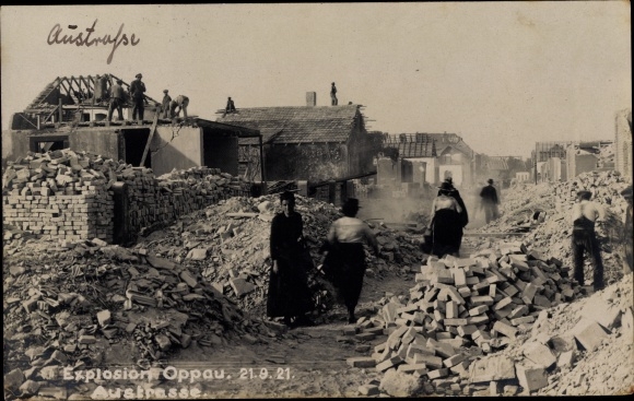 Photo Postcard Oppau Ludwigshafen am Rhein, explosion of the nitrogen plant in 1921, Austrasse