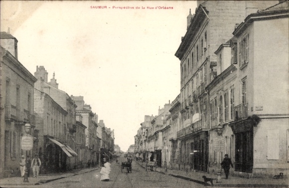 Postcard Saumur Maine et Loire, street with buildings, houses, horse-drawn carriage, people, black and white