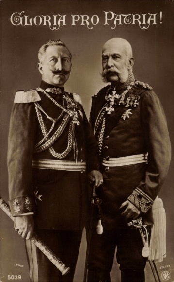 Ansichtkaart Gloria Pro Patria, Keizer Wilhelm II, Keizer Frans Jozef I van Oostenrijk, Maarschalkstaf
