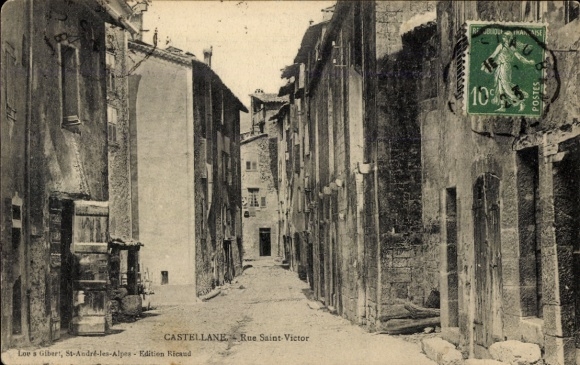 CPA Castellane Alpes de Haute Provence, Rue Saint Victor