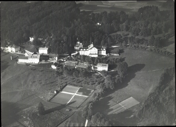 Ak Bad Adelholzen Siegsdorf in Opper-Beieren, luchtfoto van het kasteel