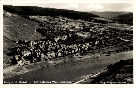 Ak Burg an der Mosel, Fliegeraufnahme, Gasthaus zum Weinberg