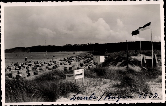 Photo Postcard Ostseebad Baabe on Rügen beach, beach chairs, flag