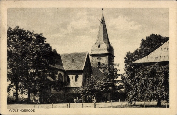 Ak Wöltingerode Vienenburg Goslar am Harz, Kirche, Baum, Wiese, Schwarz-Weiß-Foto