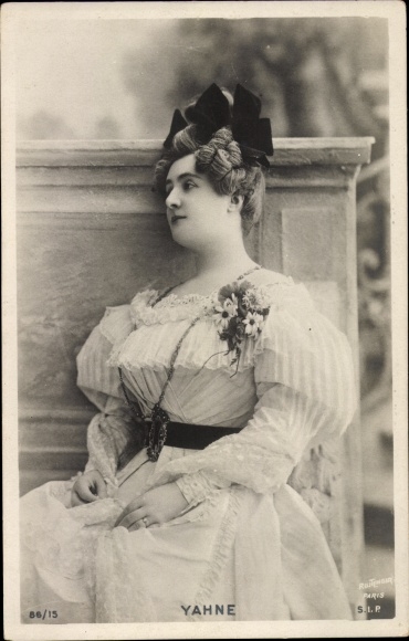 foto Ak actrice Yahne, zijportret, Reutlinger