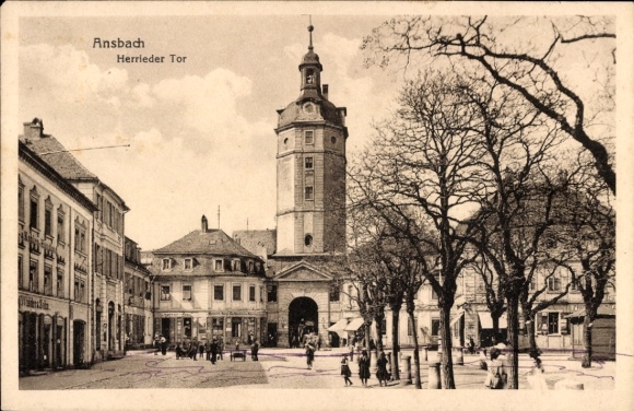 KP Ansbach w środkowej Frankonii Bawaria, Brama Herrieder, architektura, drzewa, ludzie