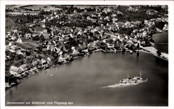 Ak Immenstaad am Bodensee, Luftaufnahme von Immenstaad, See, Häuser, Schiff