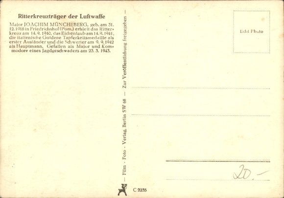 Ak Ritterkreuzträger der Luftwaffe Major Joachim Müncheberg, Eichenlaub mit Schwertern