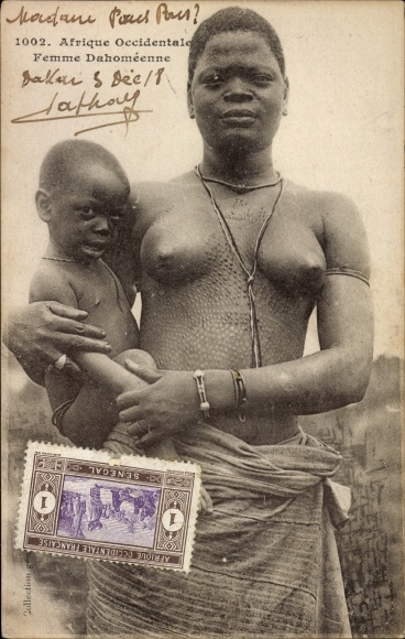 Postcard Dahomey Benin, Femme Dahomeenne, bare-breasted woman with decorative scars