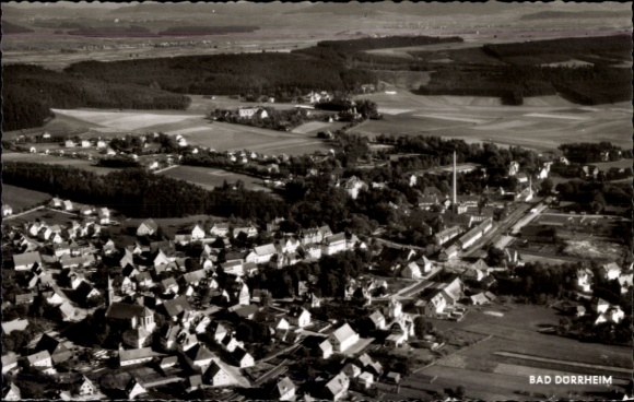 Ak Bad Dürrheim im Schwarzwald, Luftaufnahme von  Landschaft, Gebäude, Felder, Bäume