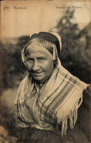 Postcard Wenduine Wenduyne De Haan West Flanders, woman in traditional costume, fisherman's wife