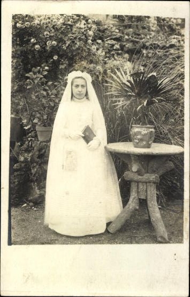 10 AK photography young girls in communion dresses
