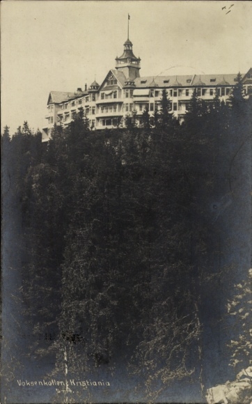 KP Kristiania Christiania Oslo Norwegia, hotel Voksenkollen, las, górski krajobraz, czarno-białe zdjęcie