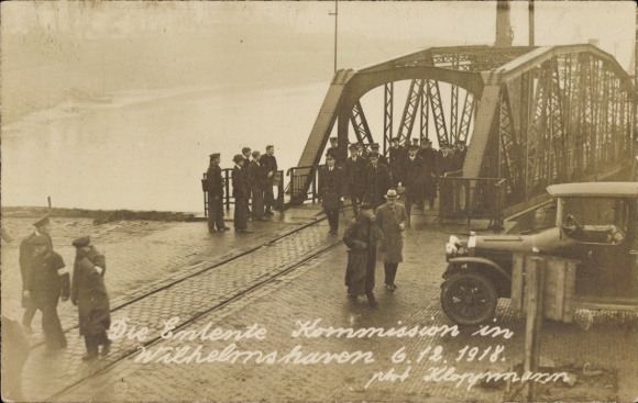 Foto Ak Wilhelmshaven in Niedersachsen, Entente Kommission am 06.12.1918, Brücke
